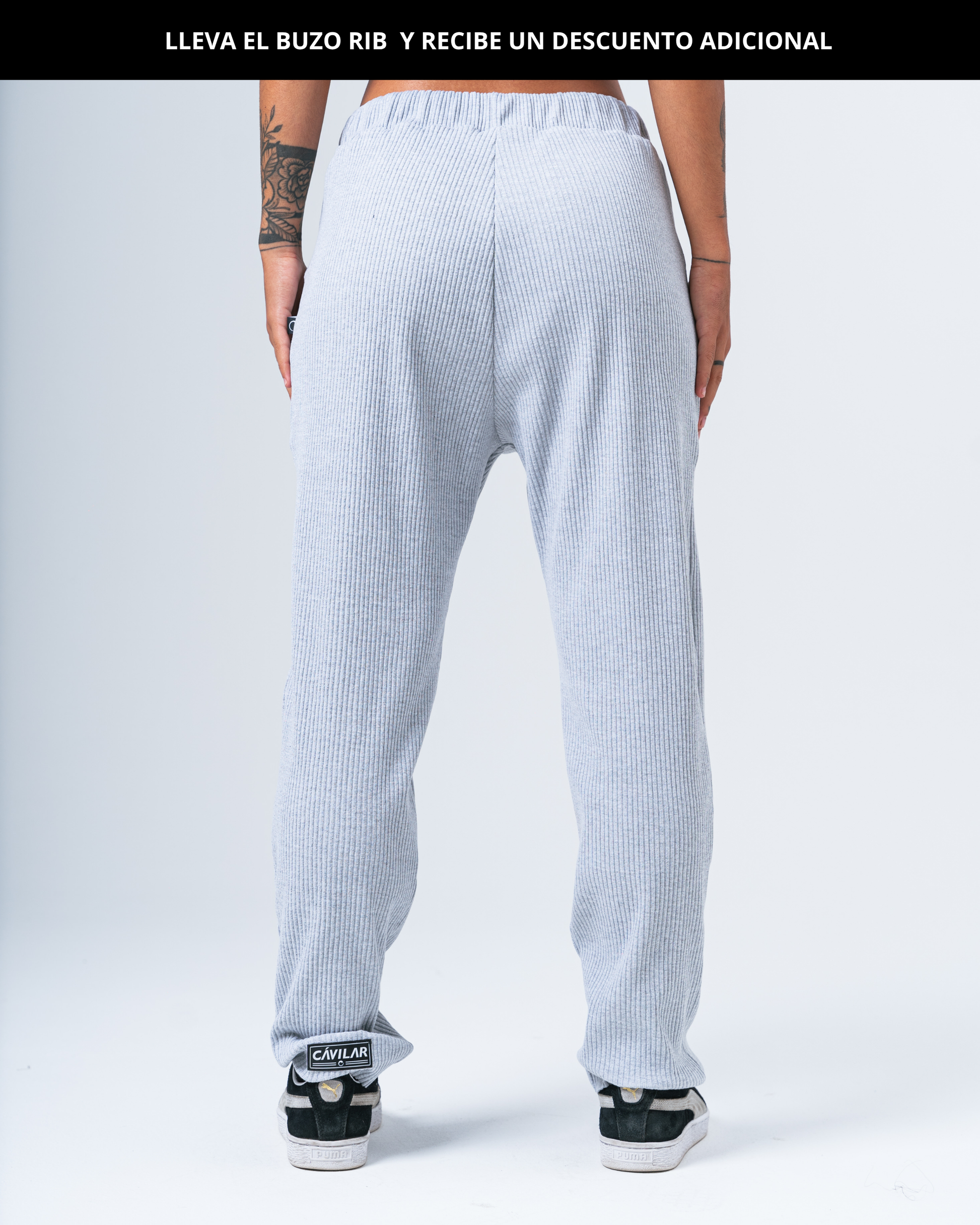 Jogger rib para mujer CÁVILAR - color gris, vista trasera